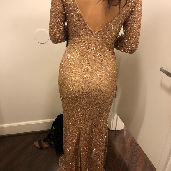 Beautiful gold sequins gown - Picture 3 of 4